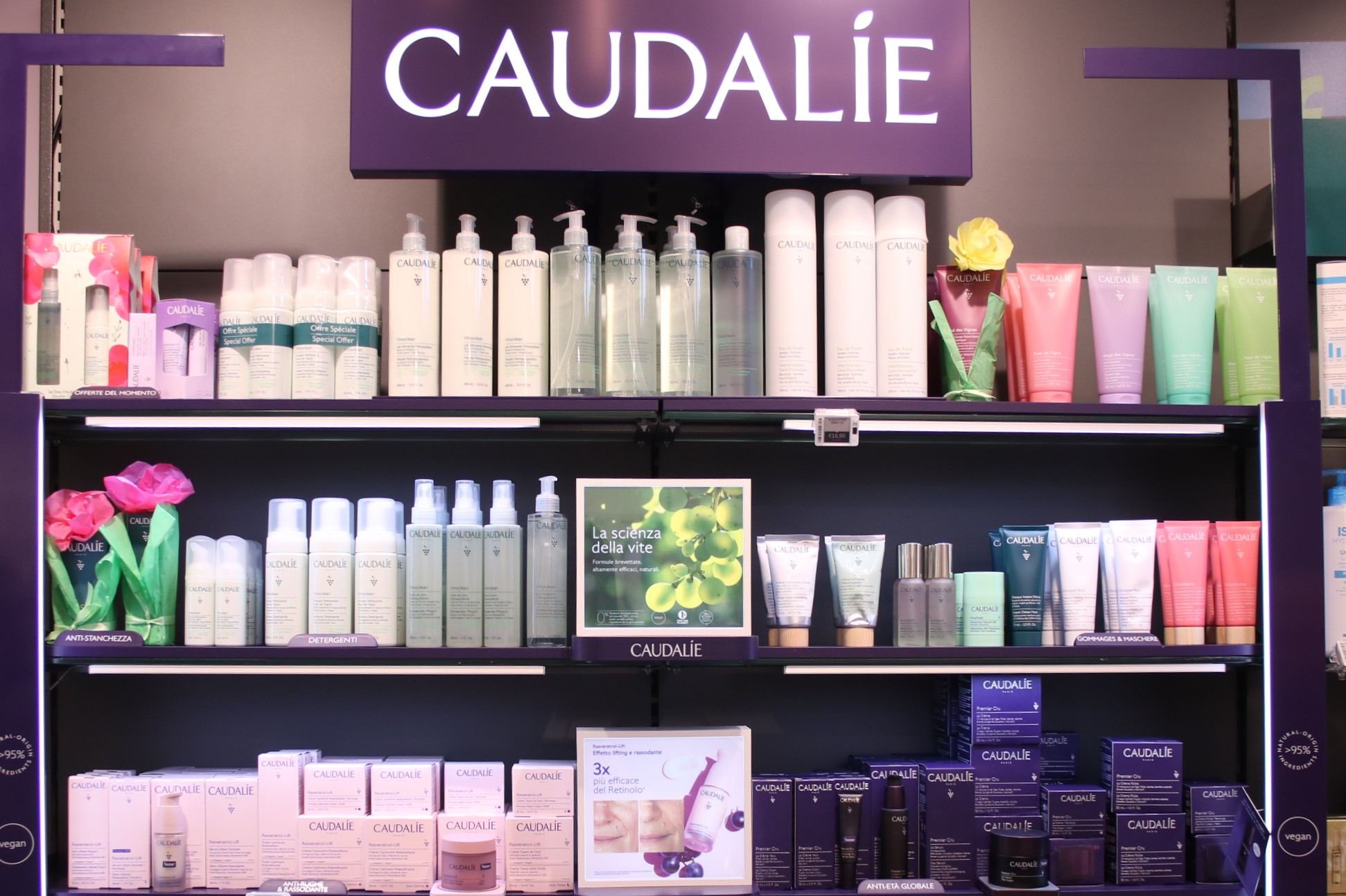 Immagine esposizione Caudalie Farmacia Nobili Cavaria Varese