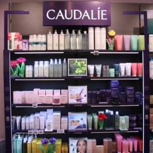 Immagina scaffale Caudalie alla framacia nobili di cavaria