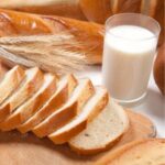 Immagine di latte e alimenti con glutine